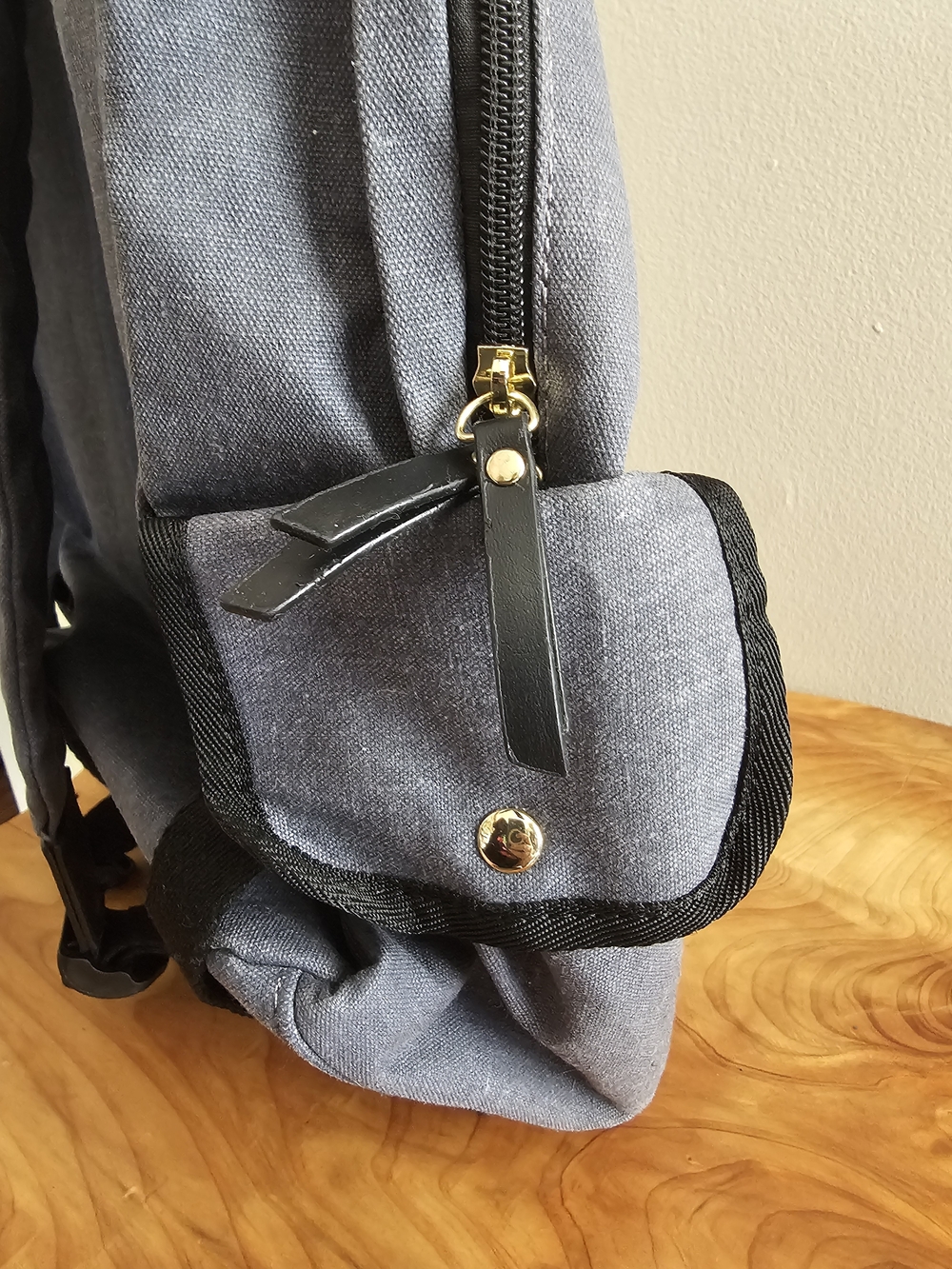 London Fog Gray Men's Backpack - Stylish Everyday Carry - Picture 7 of 9